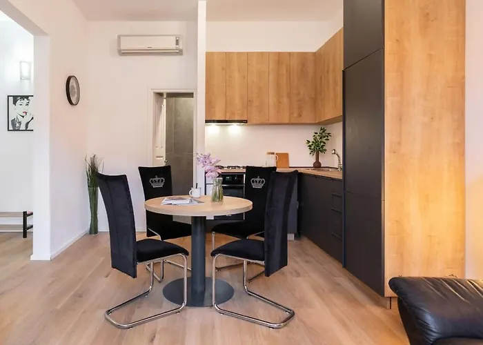 Niko And Sofia\'S Apartment Urban Stay