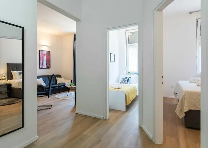 Niko And Sofia\'S Apartment Urban Stay